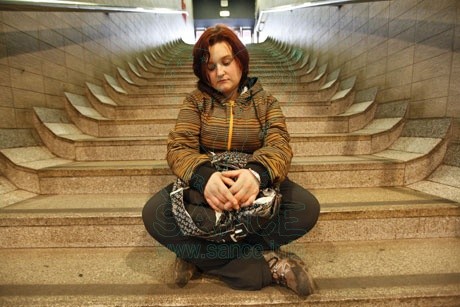 Hlášení. Hlavní nádraží Praha. Zastávka. Schody. Lucie.